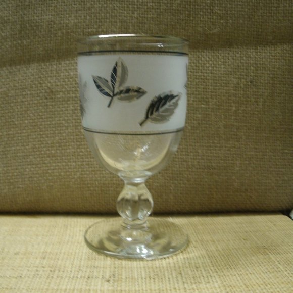 Vintage Libbey Silver Leaf Goblet Stemmed Glass - Picture 4 of 16